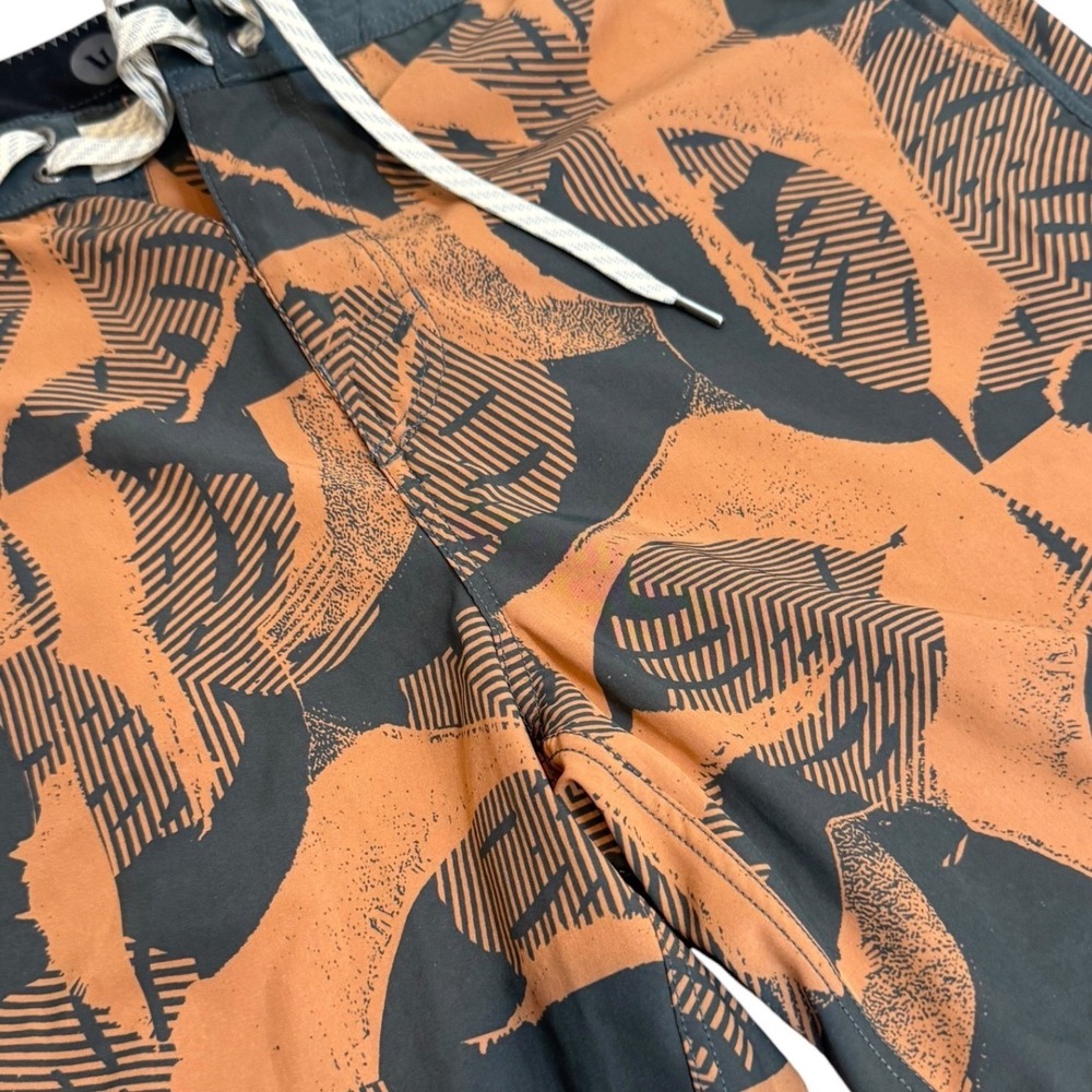 Vuori Cruise Boardshorts Mens 34 Rust Charcoal Abstract Leaf Swim Trunks V314 - Picture 2 of 5